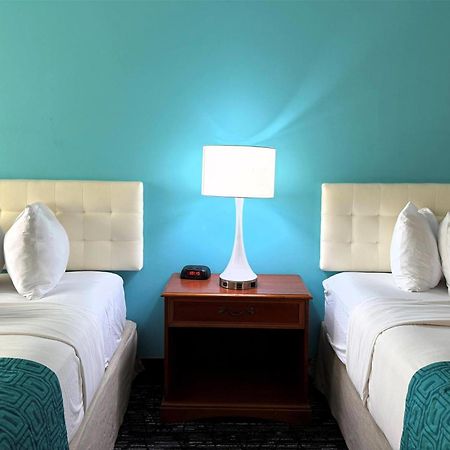 Howard Johnson By Wyndham Evansville East Exterior photo